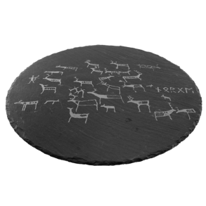 Skifer rundt fat med helleristninger